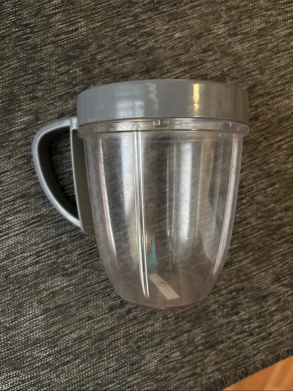 Clear Plastic Mixing Cup with Gray Lid & Handle